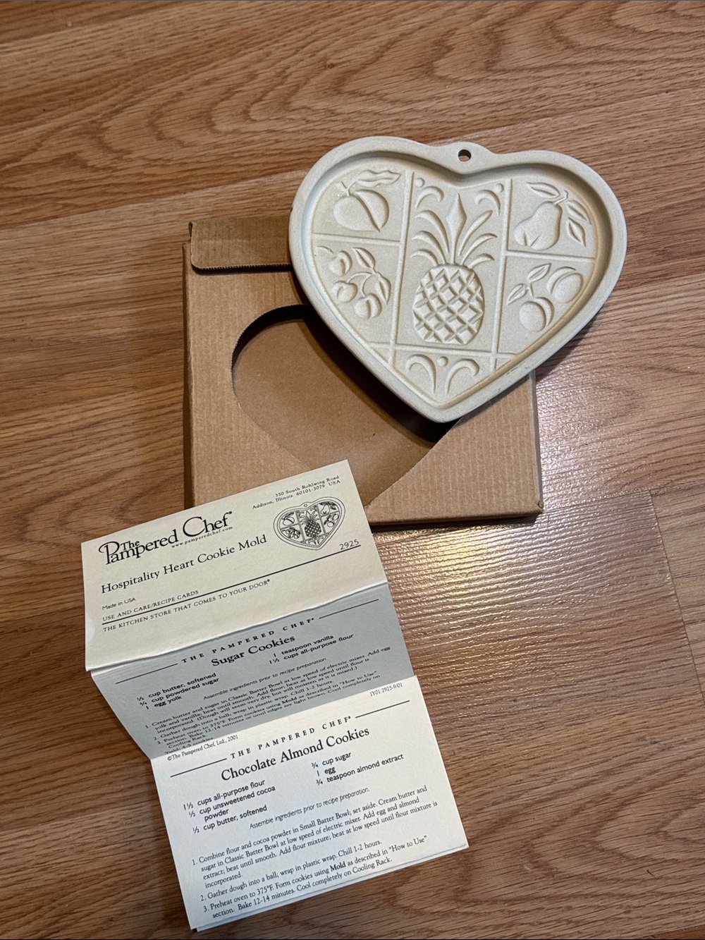 The Pampered Chef Cream Heart-Shaped Hospitality Cookie Mold